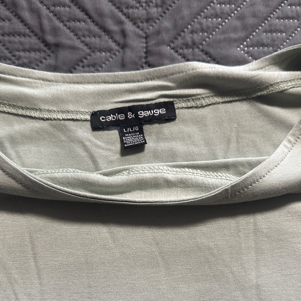 Cable & Gauge Light Gray Short Sleeve Top - Picture 2 of 3